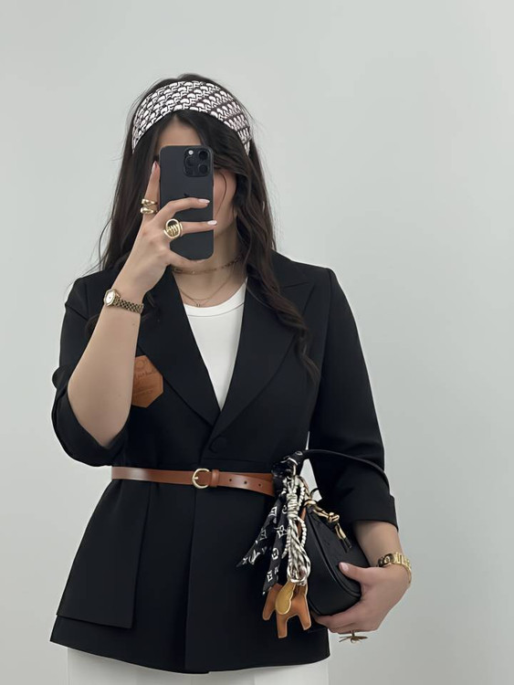 نمای نزدیک پارچه مازراتی کت تک اردیبهشت