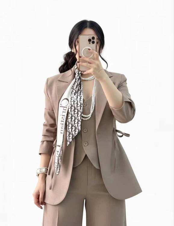 خرید ست سه تیکه مجلسی زنانه مدل شارلوت کرپ مازراتی کرم ۲👗✨