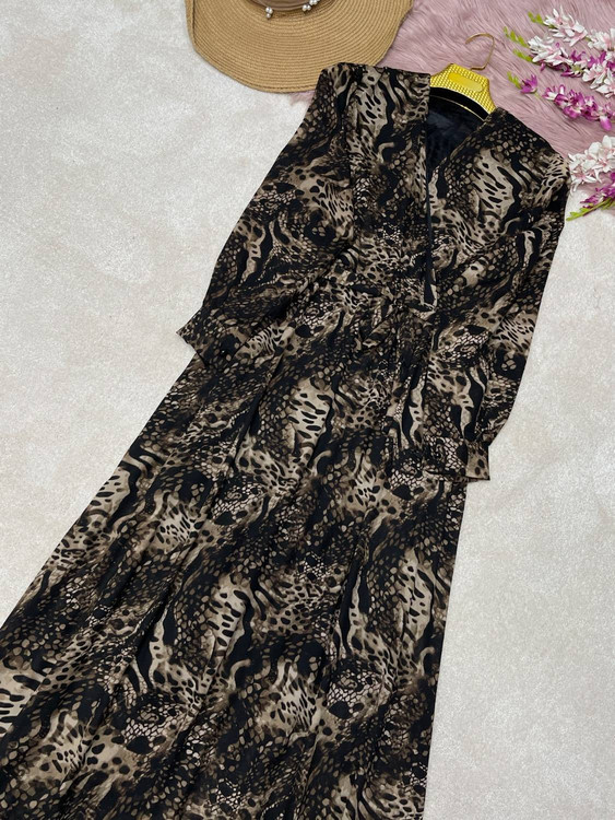 خرید ساحلی حریر پلنگی مدل دلمار آستردار شیک و مجلسی از آروما فشن با بهترین قیمت و ارسال سریع نمای ۲