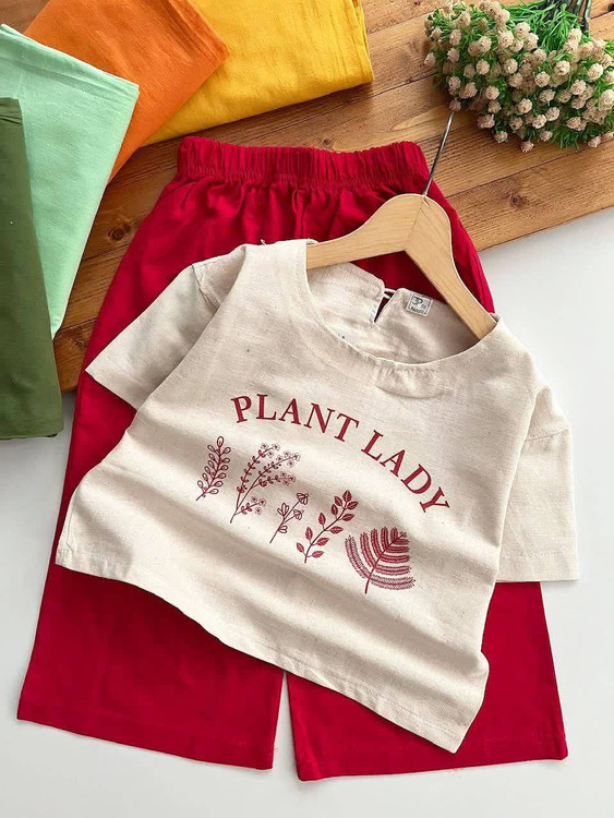 خرید ست کراپ و شلوارک دخترانه لینن خنک مدل Plant Lady رنگ قرمز و کرم مناسب تابستان