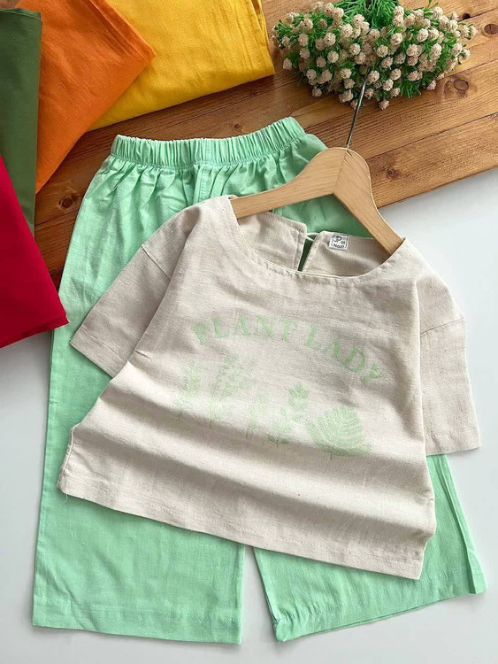 خرید ست کراپ و شلوارک دخترانه لینن خنک مدل Plant Lady رنگ فسفری مناسب تابستان
