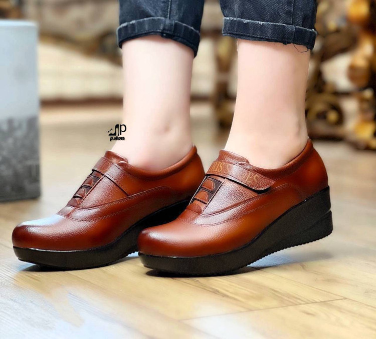 خرید کفش طبی T4 زنانه قهوهای روشن چرم بیاله با زیره پیو در فروشگاه آروما فشن