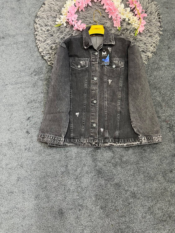 استایل شیک زنانه با کت جین نسیم ذغالی و مشکی مناسب سایز ۳۸ تا ۴۸ با تنخور عالی و تضمینی آروما فشن