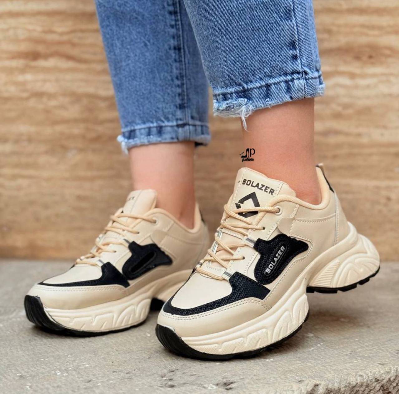 کتونی اسپرت زنانه مدل T bita لژدار ۵ سانتی