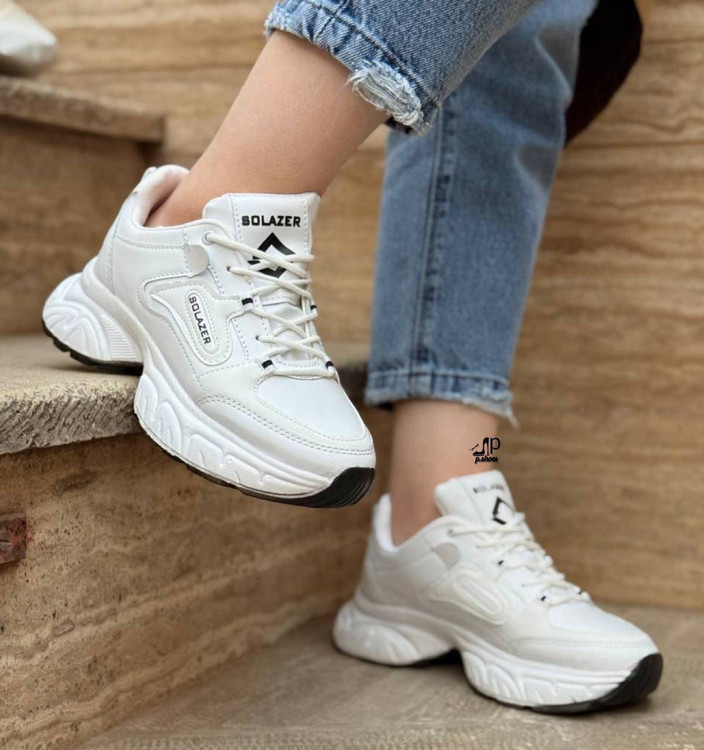 کتونی اسپرت زنانه مدل T bita رنگ سفید با لژ ۵ سانتی و زیره پیو بسیار سبک و راحت آروما فشن مناسب استایل کژوال و ورزشی