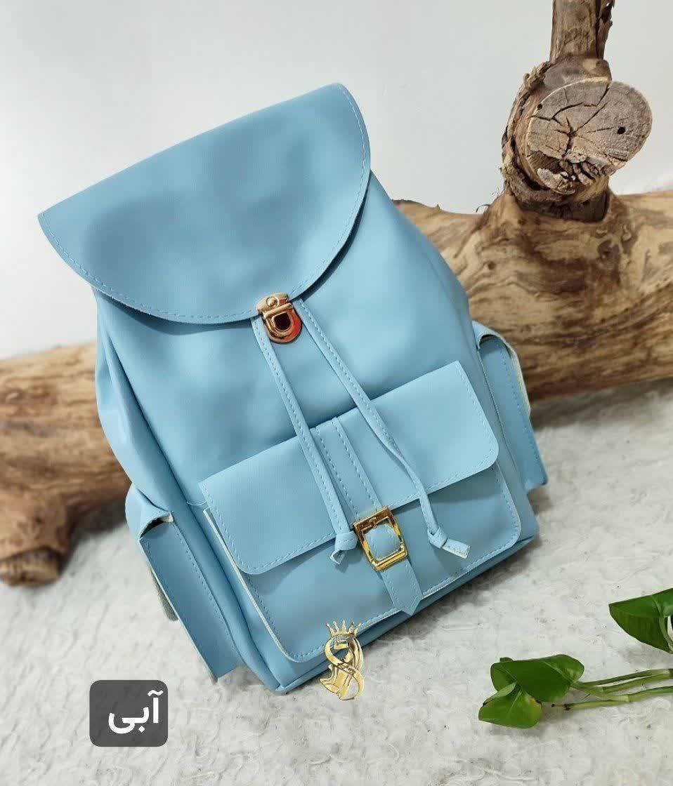 کوله پشتی اسپرت چرمی مدل قفل T رنگ آبی با چرم صنعتی درجه یک و طراحی شیک مخصوص استایل دانشجویی و روزمره آروما فشن