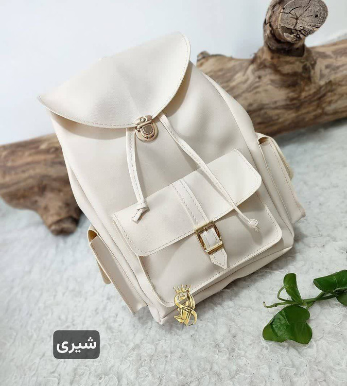 کوله پشتی چرمی دخترانه مدل قفل T رنگ زرشکی با کیفیت تضمینی و دوخت ظریف محصول پرفروش فروشگاه آروما فشن