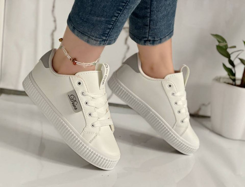 ونس دیور T چرم حولهای وارداتی با زیره پی یو نرم و سبک در فروشگاه پوشاک آروما فشن👗✨👟👠