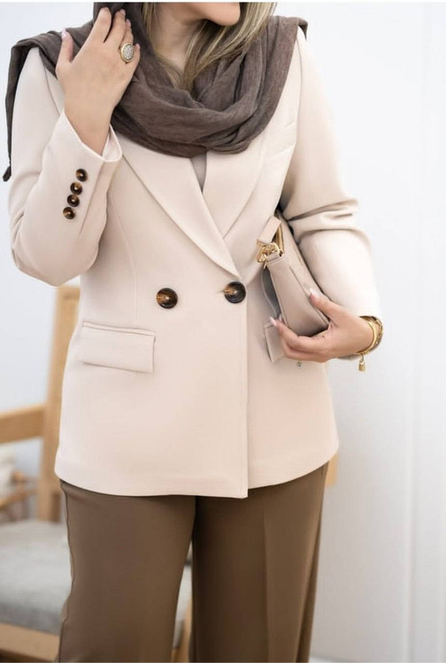 کت و شلوار زنانه مجلسی مدل تینا رنگ کرم روشن مناسب مراسم و مهمانی آروما فشن