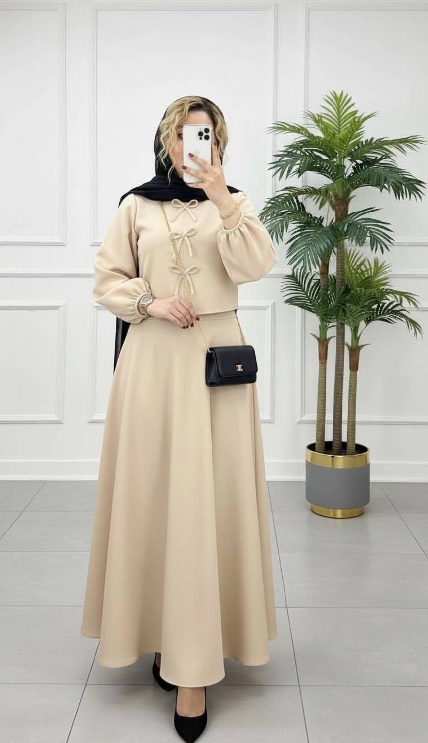 ست کت و دامن افرا مجلسی کرپ مازراتی اعلا رنگ استخوانی شیک و باکیفیت آروما فشن