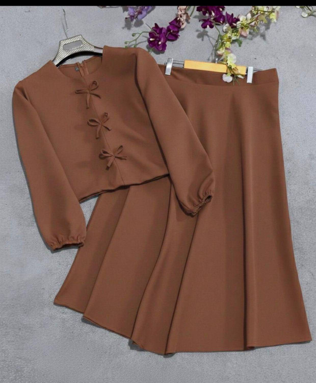 ست دو تیکه کت و دامن افرا رنگ موکا جنس مازراتی اعلا خوش ایست و با دوام