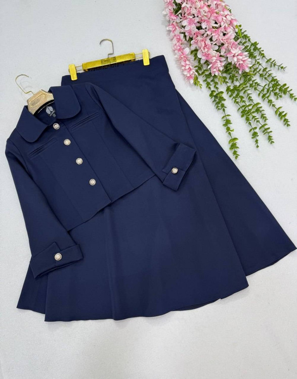 جزئیات دوخت و دکمههای قلبی کت مجلسی پریماه مازراتی مشکی