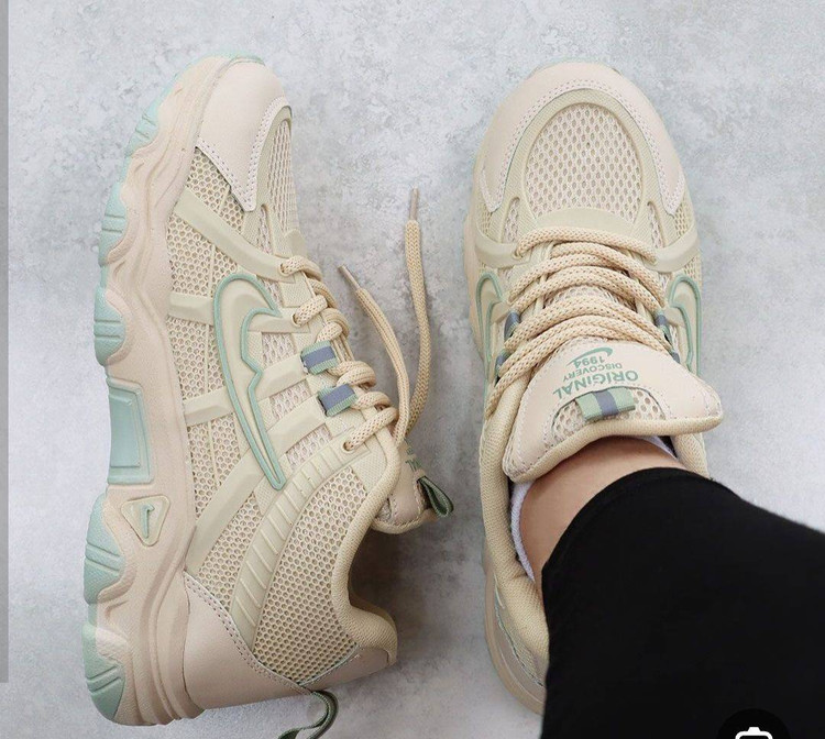 نمای نزدیک از کیفیت دوخت و متریال کتونی نایکی T15 در فروشگاه آروما فشن