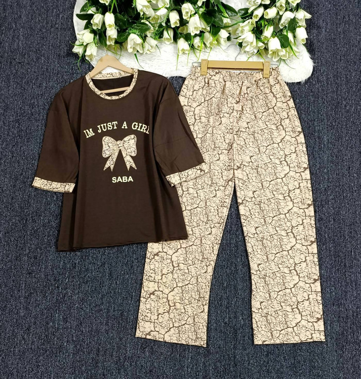 ست تیشرت شلوار گوچی پاپیون N1k2 رنگ قهوهای با تنخور شیک و کیفیت عالی آروما فشن نمای۲👗✨