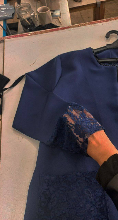 کت و شلوار مجلسی الماس F رنگ سفید - دوخت مزونی با لایی زامفیکس و خرجکار گیپور گلدار