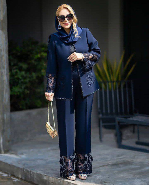 کت و شلوار زنانه مدل الماس F رنگ مشکی - پارچه مازراتی با گیپور دوزی و مروارید دوزی لبهها