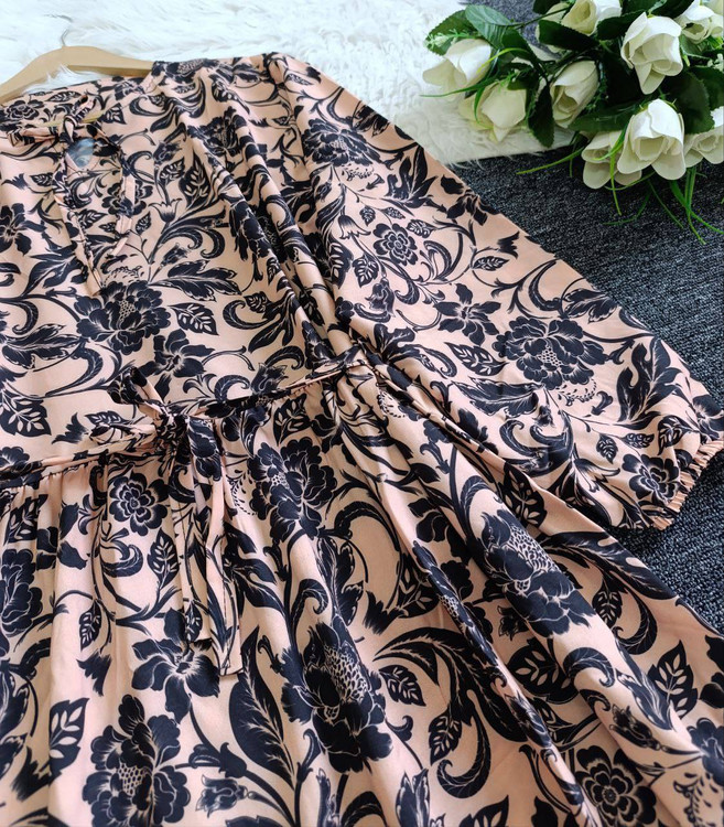 پیراهن مجلسی ساحلی با طرح گلدار شیک و تنخور بینهایت راحت