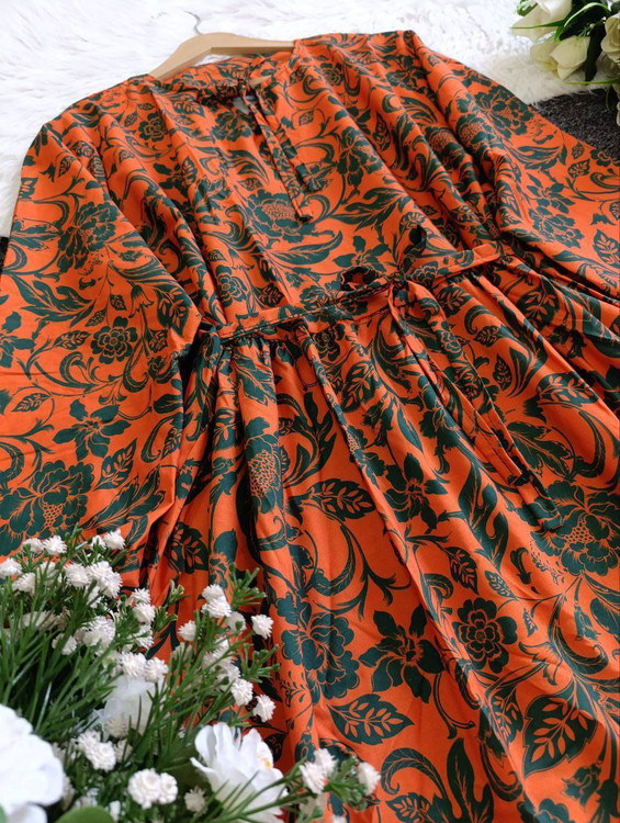 پیراهن بلند زنانه طرح گلدار مناسب مهمانی و استفاده روزمره