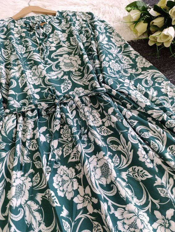 پیراهن زنانه ساحلی با پارچه سبک و راحت مناسب فصل گرم