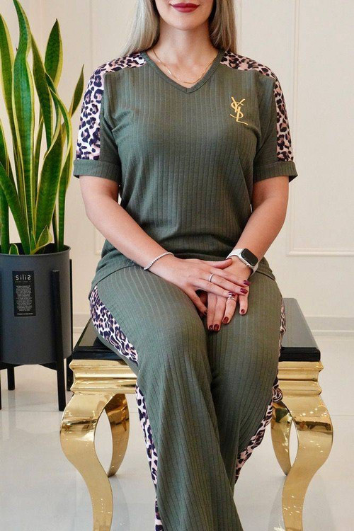 ست YSL آکاردئونی - نمای نزدیک نوار پلنگی و لوگو