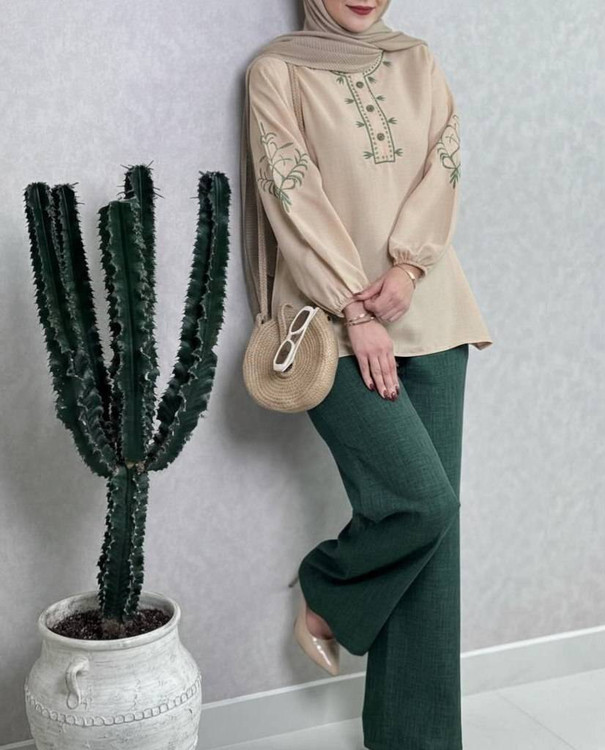 نمای نزدیک گلدوزی تونیک ست گندم F - کیفیت عالی شانتون