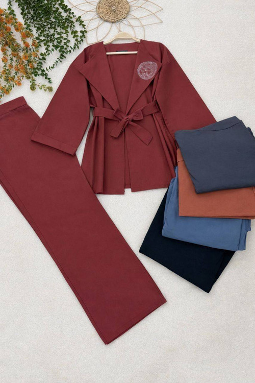 نمای نزدیک نگینکوبی ست مانتو کتی صباF پارچه کتان سیلک بهاره