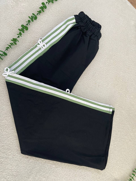 شلوار مشکی اسپرت بالنسیاگا با نوار سفید کناری و کمر کشی راحت برای سایزهای مختلف