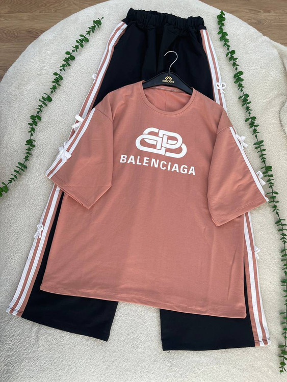 جزئیات دوخت و کیفیت پارچه دورس گلکسی ست بالنسیاگا با بافت نرم و لطیف