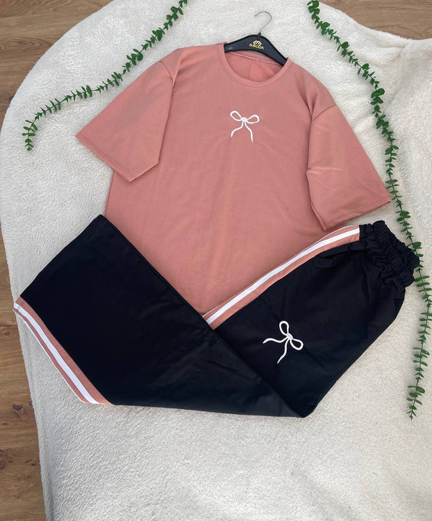 ست تیشرت شلوار پاپیونی کالباسی با نوار سفید کناری شلوار اسپرت