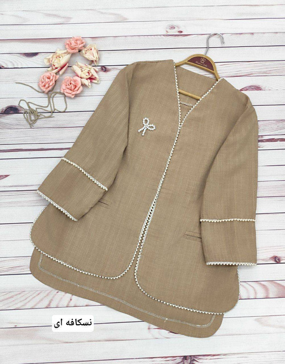 مانتو کتی پاپیون N نمای نزدیک بافت پارچه صوفیا ژاکارد اعلا و کیفیت دوخت مانتو