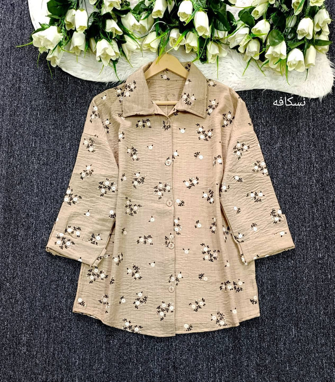 نمای نزدیک شومیز گل گچی زنانه با پارچه شانتون ژاکارد درجه یک