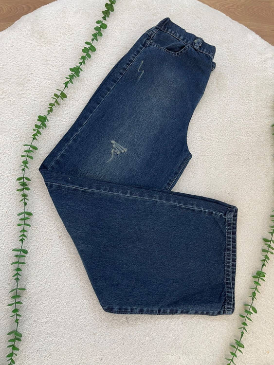 شلوار جین بگ ژوبین زنانه با شومیز سفید استایل کژوال شیک و راحت