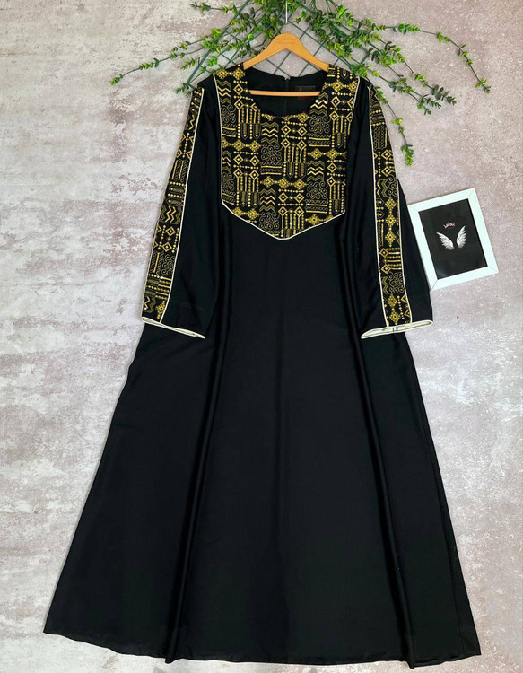 مانتو عبا اذرخش مشکی پارچه الیزه ترک - نمای جلو