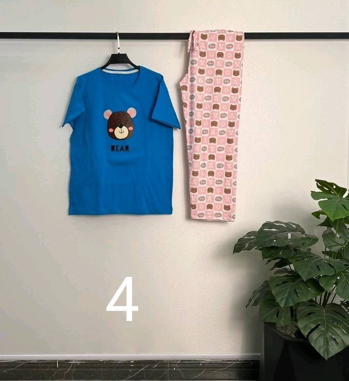 نمای نزدیک تیشرت نخ پنبه با چاپ عروسکی ست خانگی آروما فشن