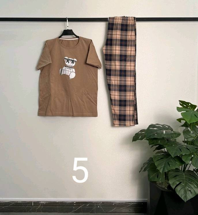 ست تیشرت شلوار کیوت خانگی رنگ ۱ با طرح عروسکی جذاب