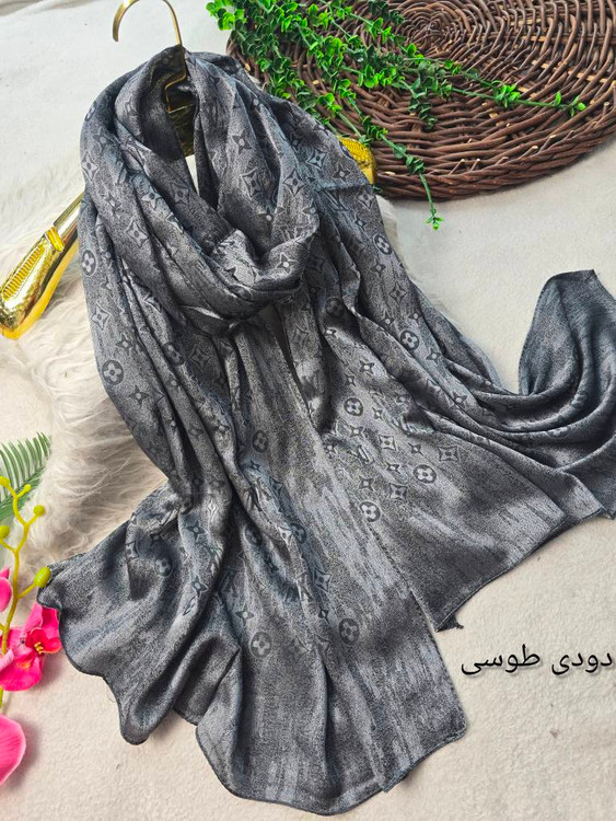 شال طلاکوب رنگ کرم - نمای نزدیک بافت پارچه