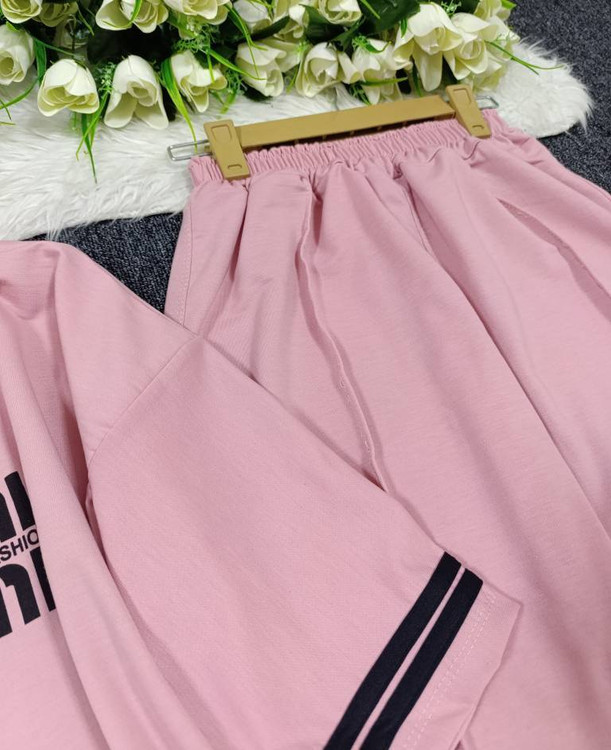 نمای نزدیک پارچه ست miumiu F - کیفیت عالی