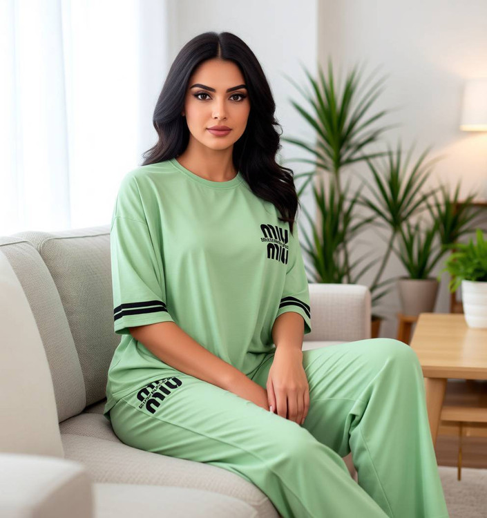 جزئیات چاپ تیشرت miumiu - طرح برند لوکس