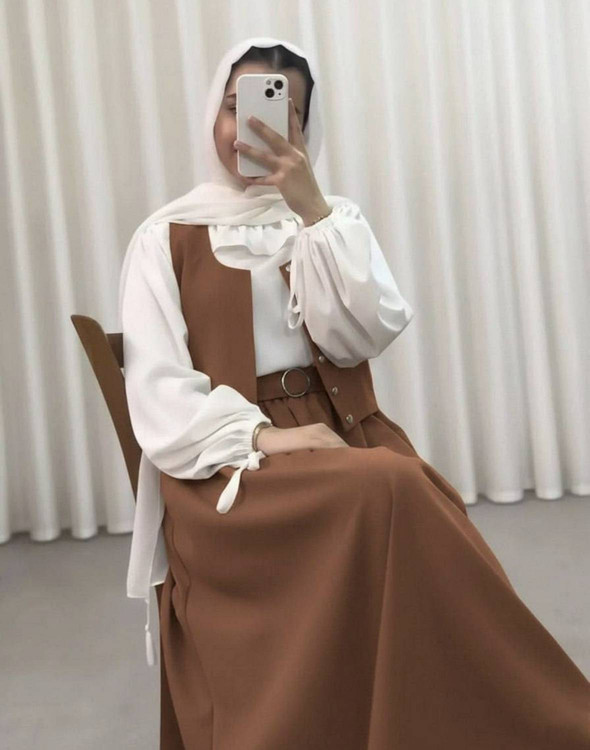 ست چهار تیکه آرینا مدل عروسکی با جلیقه و دامن مازراتی سبز و شومیز سفید تترون - پوشاک آروما فشن