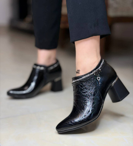 کفش زنانه مدل پاشنه 5cm قلب - جنس چرم درجه یک - آروما فشن