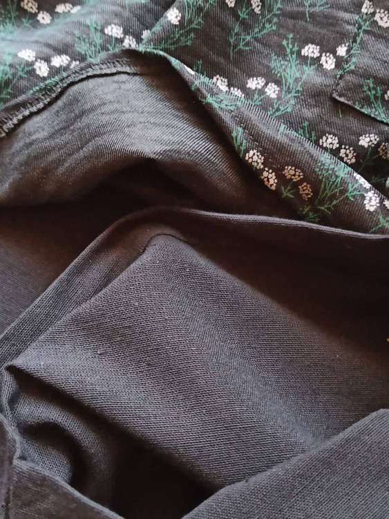 ست دو تیکه شومیز و شلواردخترانه مدل عروسکی جنس شلوار پنبه گلکسی گرم بالا جنس شومیز سوفیا گلدار شلوار لنین اعلام درجه ۱ N - پوشاک کودک و نوجوان 👕🧢