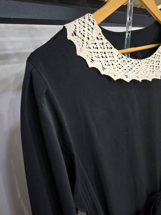 عبا مدل یقه گیپور جنس الیزا گرم بالا جت بلک اعلا F - سارافون و عباهای مجلسی زنانه ✨👗