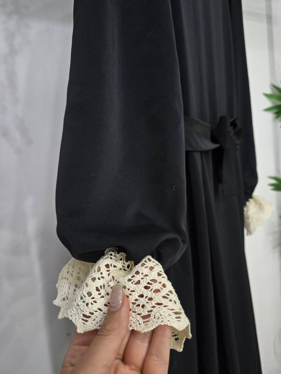 عبا مدل یقه گیپور جنس الیزا گرم بالا جت بلک اعلا F - سارافون و عباهای مجلسی زنانه ✨👗