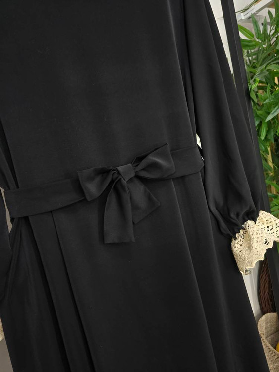 عبا مدل یقه گیپور جنس الیزا گرم بالا جت بلک اعلا F - سارافون و عباهای مجلسی زنانه ✨👗