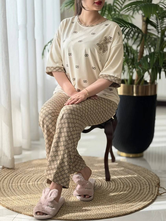 ست تیشرت شلوار زنانه مدل گوچی خرسی جنس گلکسی نخ پنبه درجه ی 1 با لطافت بالا F - تصویر محصول