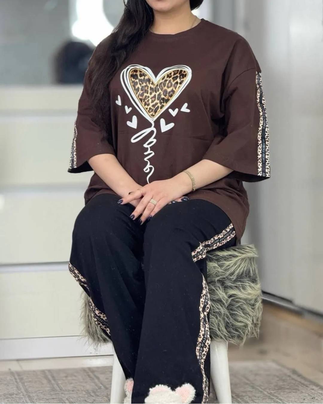 ست دو تیکه تیشرت و شلوار زنانه مدل قلب پلنگی Victoria secretجنس گلکسی پنبه درجه ۱ بابهترین کیفیت مستقیماازتولیدی(فروش تک و عمده آرومافشن)