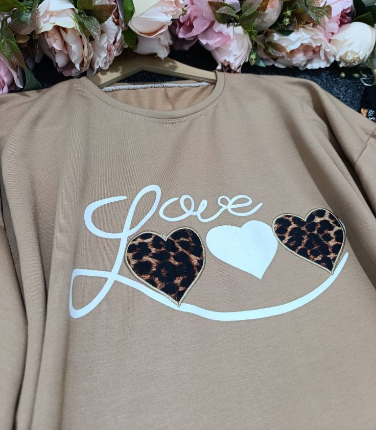 ست تیشرت شلوار زنانه مدل Love پلنگی 🐆 mod 🌺 جنس گلکسی پنبه درجه ی 1 بالطافت بالا ، با بهترین کیفیت 🤌🤌 مستقیم از تولیدی( فروش تک وعمده در آروما فشن)