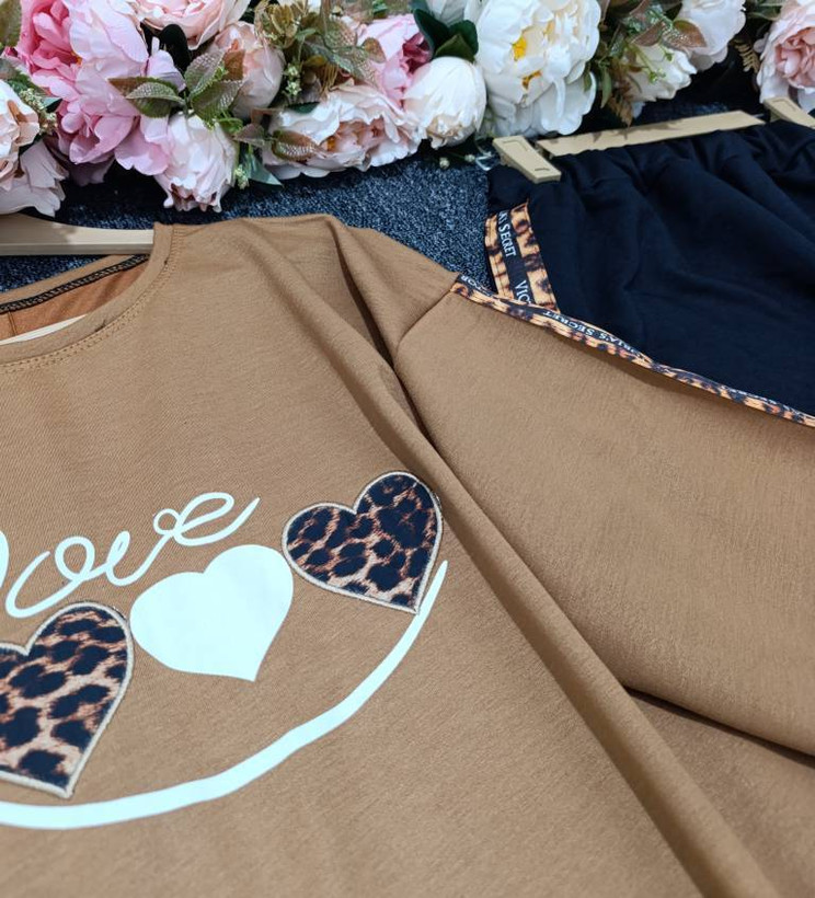 ست تیشرت شلوار زنانه مدل Love پلنگی 🐆 mod 🌺 جنس گلکسی پنبه درجه ی 1 بالطافت بالا ، با بهترین کیفیت 🤌🤌 مستقیم از تولیدی( فروش تک وعمده در آروما فشن)