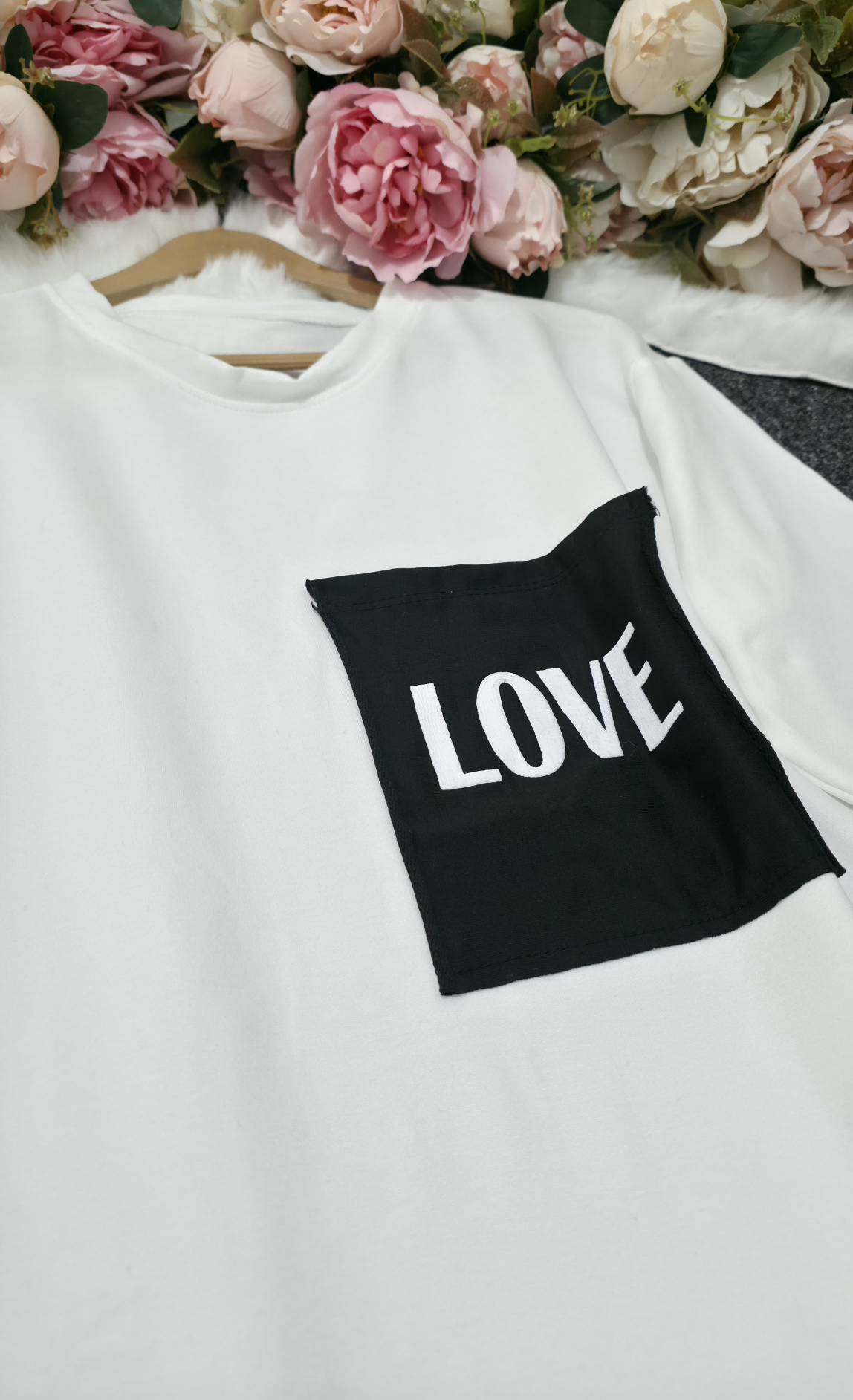 ست تیشرت شلوار زنانه مدل Love💕جنس گلکسی نخ پنبه اعلا درجه ی 1 با لطافت بالا 🌺mod🌱با بهترین کیفیت 🤌 مستقیم از تولیدی( فروش تک وعمده در آروما فشن)