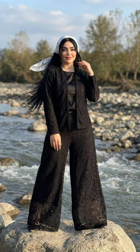کت و شلوار دامنی زنانه مدل گیپور دریا rad ✅️جنس گیپور دانتل همراه با آستر درجه 1 ✅ بسیار لوکس مناسب مجالس و مهمانی خاص با بهترین کیفیت مستقیما از تولیدی (فروش تک وعمده در آروما فشن)